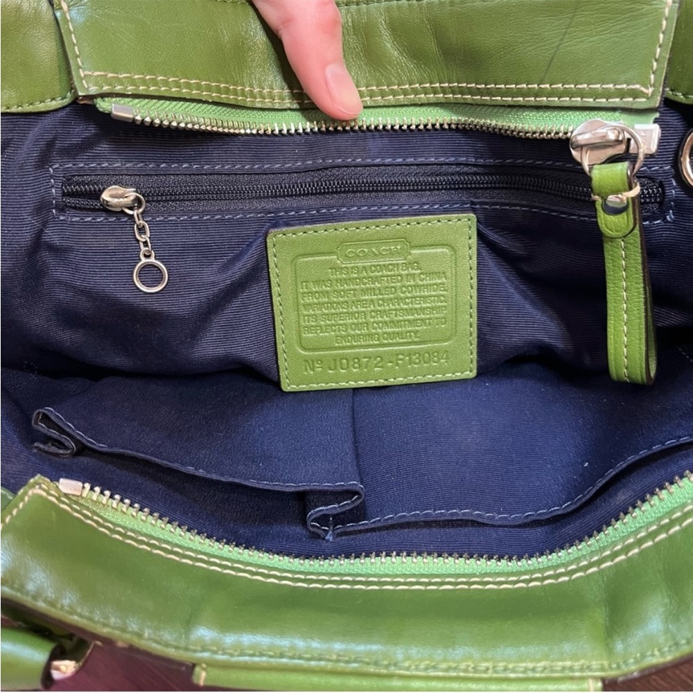 COACH Green Leather Shoulder Bag with Structured Design - Picture 9 of 11